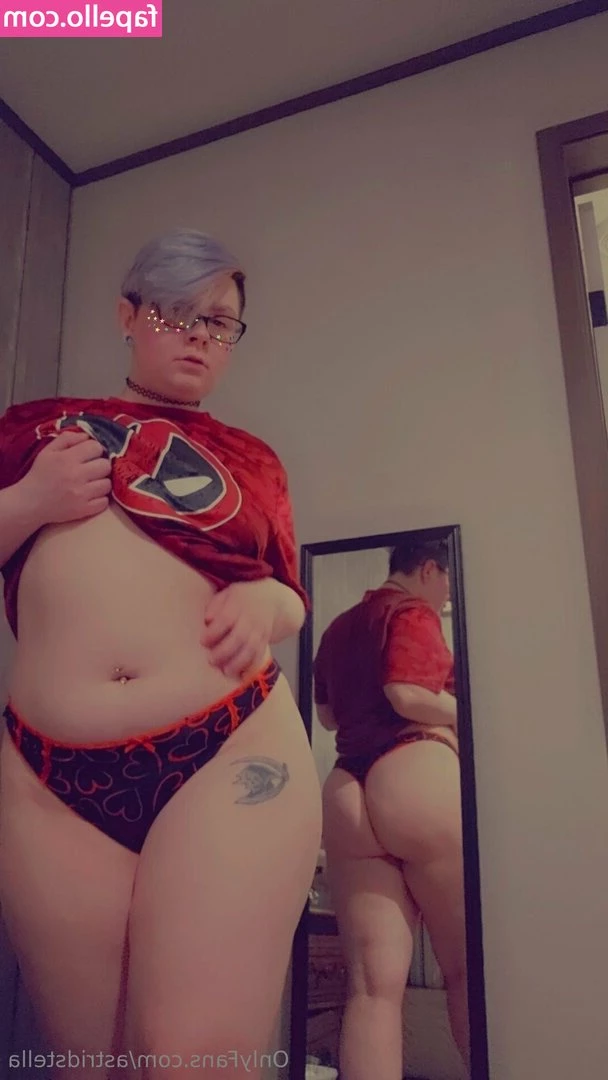 astridstella - I'm online babe, cum chat with me 😘 let's have some fun
