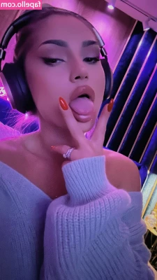 vickyduchesss - Moviendo la pompa
