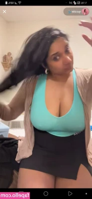 iconicolee - Just a little feet action