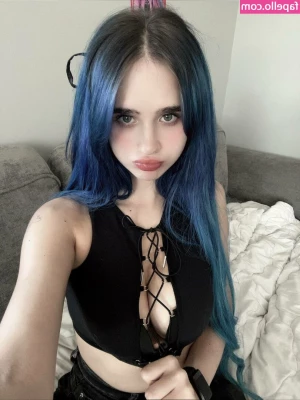 keronkes - 𝐅𝐑𝐄𝐄 𝐏𝐀𝐆𝐄 emilly_black  SHE S YOUR PLAYFUL