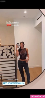 Anastasia Karanikolaou [ anastasia-karanikolaou ] - 4m19 video   Just my after shower routine  Watch me put lotion all