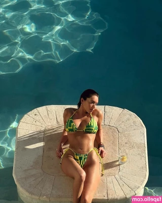 Anastasia Karanikolaou [ anastasia-karanikolaou ] - Kinda want to have sex on a cruise one day 😯