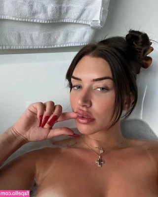 Anastasia Karanikolaou [ anastasia-karanikolaou ] - Can I get your hand to write on  Just a piece of leg to bite on