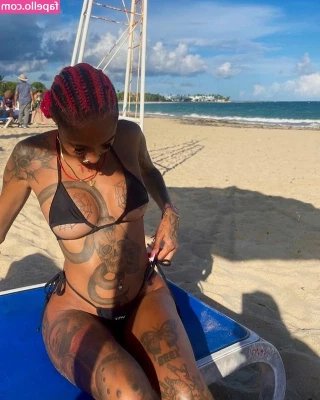 briani_arlyn [ briani-arlyn ] - Which do you prefer  Front or back