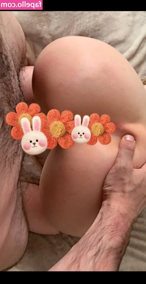 Sweetiebelle - Someone come spank me