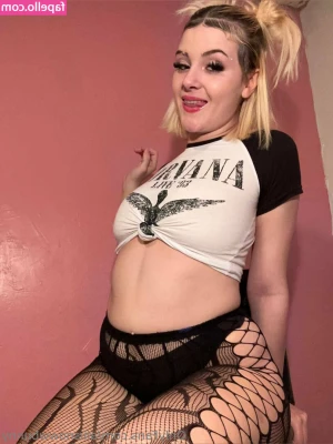 aliisnowwbunny - Who wants to watch me get spanked?