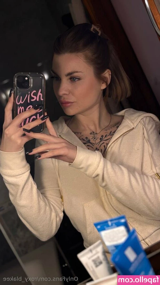 roxy_blakee [ roxy-blakee ] - DESCOUNT FOR VIDEOCALLS RIGHT NOW 🥵🔥