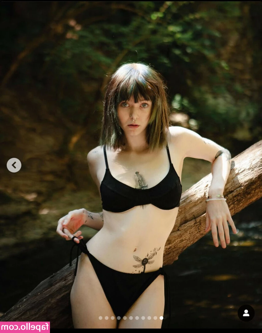 Imgiannasmith - Cum Shot - I love when I get to paint my finger nails and I can see