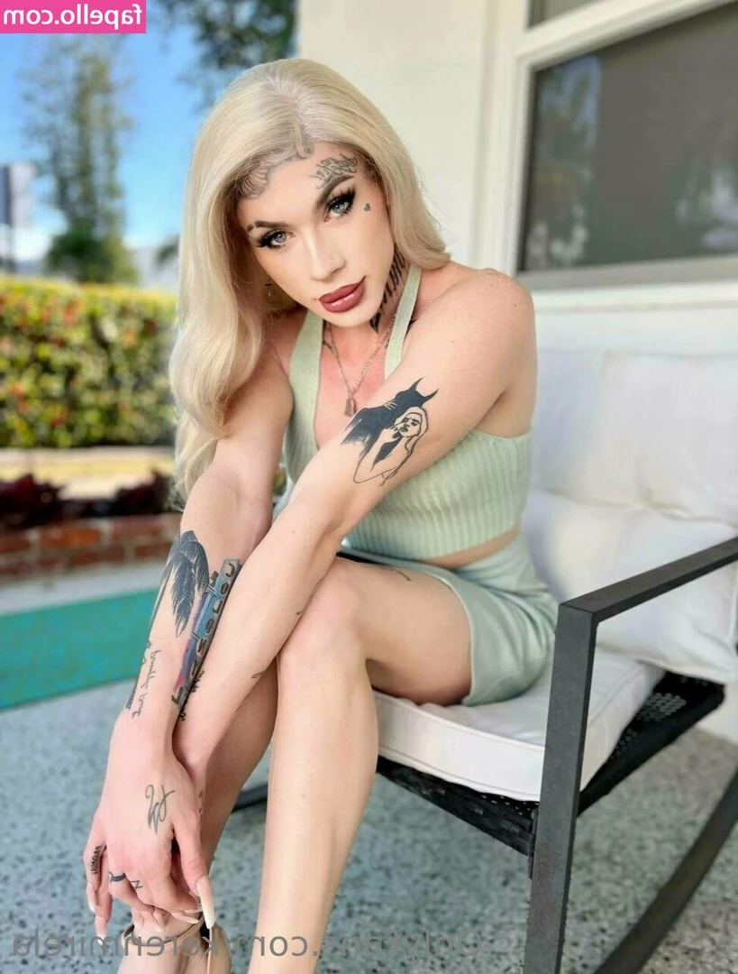 Kerenmirela - Mercy is sandwiched between two oily  smelly bbw asses and all she