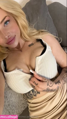 Madeleine smdt [ madeleine-smdt ] - Do u like nylons? 🖤😈