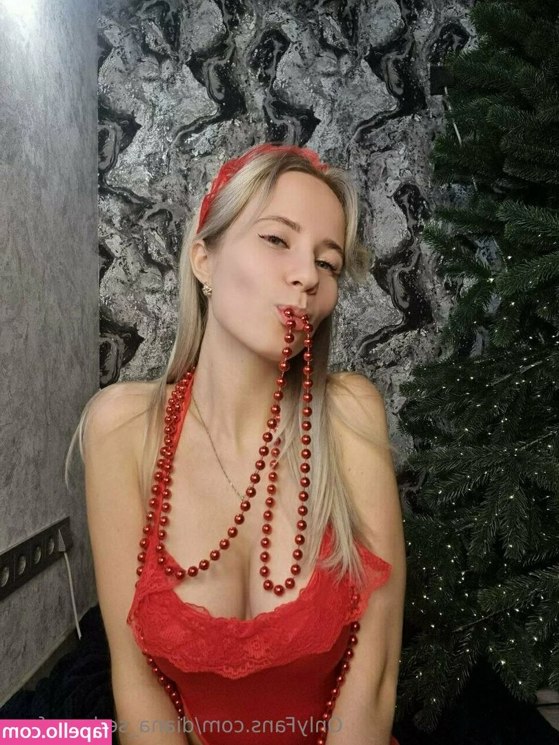 diana_sedova_free [ diana-sedova-free ] - Effortlessly fabulous wearing this fishnet   am i wife or slutty