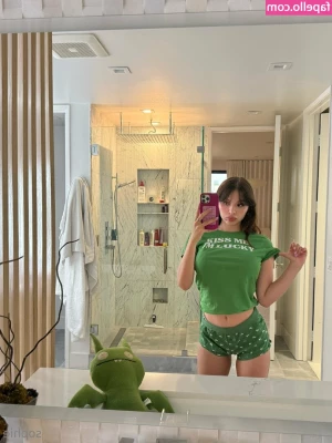 Sophie Mudd [ sophie-mudd-123 ] - Así les gustan mis fotos bbs   Me acabo de bañar