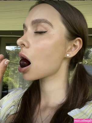 Sophie Mudd [ sophie-mudd-123 ] - Letting this guy fuck me after I just got home from the bar🙈 I let