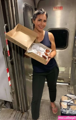 Tulsi Gabbard [ tulsi-gabbard ] - Always gotta mix in a dedicated feets post 😮‍💨