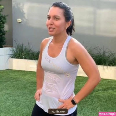Tulsi Gabbard [ tulsi-gabbard ] - Hoy amanecimos sexy
