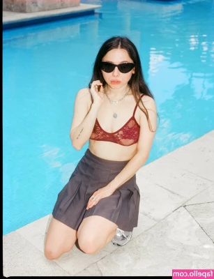 Esther Povitsky [ esther-povitsky ] - BoobSmoosh ya know  just something casual  second video available