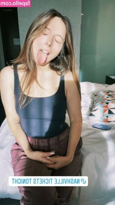 Esther Povitsky [ esther-povitsky ] - GOOD AFTERNOON BABY WOULD U LET ME DO DIS TO YOUR COCK