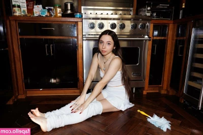 Esther Povitsky [ esther-povitsky ] - Make me squirt daddy  I m so horny  If you want to leave me a tip I d