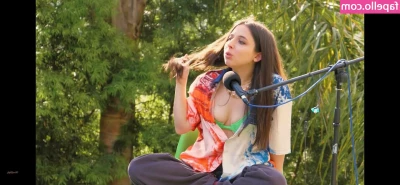 Esther Povitsky [ esther-povitsky ] - I'm a short man blessed with hairy legs