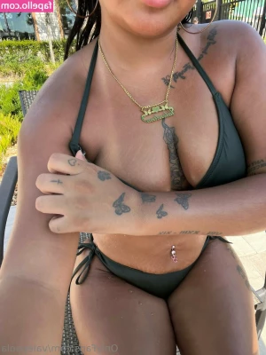 valepaola - Happy to see me