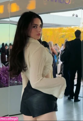 Madeleine Byrne [ madeleine-byrne ] - Such a small fridge to store all the treats for such a big ass 🍑