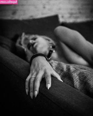 Mara Fürnberg [ mara-frnberg ] - CUM STROKE IT TO ME    I got too horny last night and wanted to make