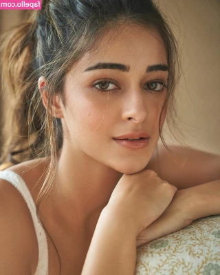  [ ananya-panday ] - Hey how u doing