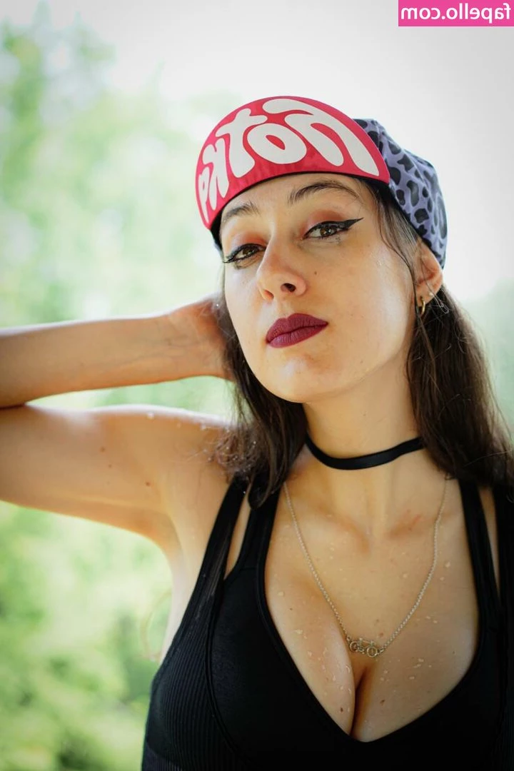 Vivianarobba - Lemme suck it before bed    BJ on my dildo video