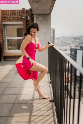 Gaby Moreno [ gaby-moreno ] - Everybody who knows me knows that I hoard books  However  sometimes 