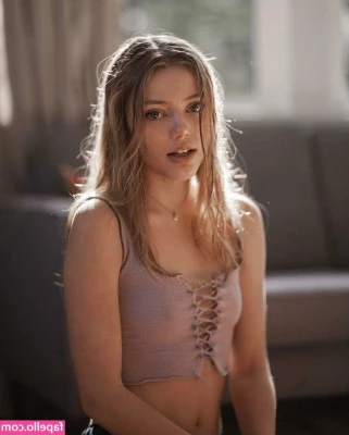 Grace Van Dien [ grace-van-dien ] - Will you pass me a towel baby