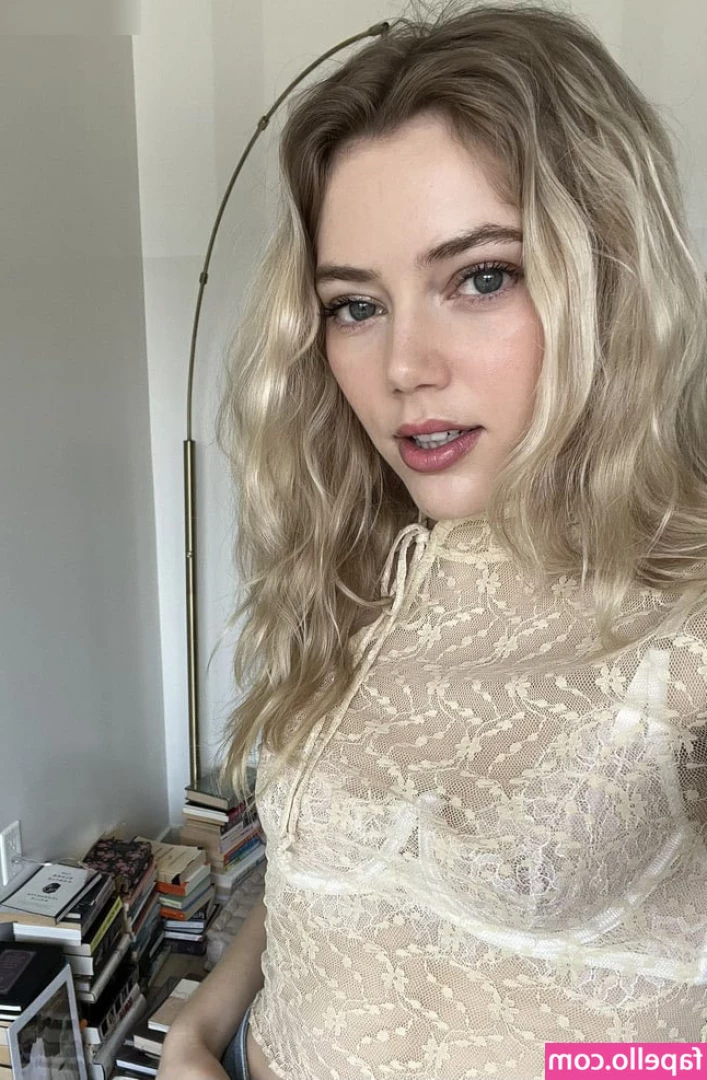 Grace Van Dien [ grace-van-dien ] - Before shots of that femdom shoot