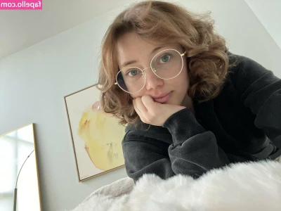 Grace Van Dien [ grace-van-dien ] - See thru all my curves babe