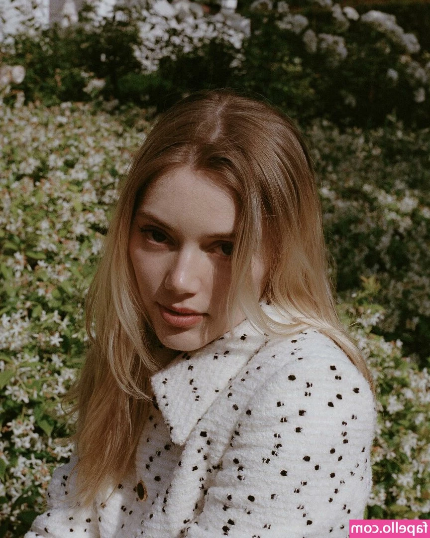 Grace Van Dien [ grace-van-dien ] - if i did a live of me playing with myself who would watch hehe