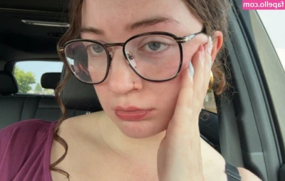 _Laura.jo [ laura-jo ] - Oh babe, I need you to come over and strip off the rest of my