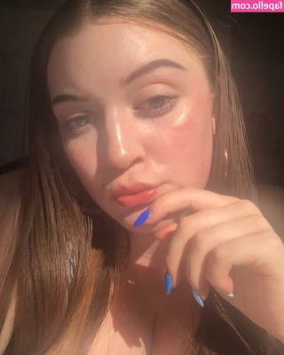 _Laura.jo [ laura-jo ] - Trying ANAL for the FIRST TIME with the FUCK MACHINE 😰
