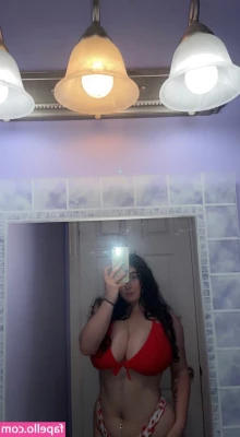_Laura.jo [ laura-jo ] - pls enjoy this video where i play with my tits trying to distract