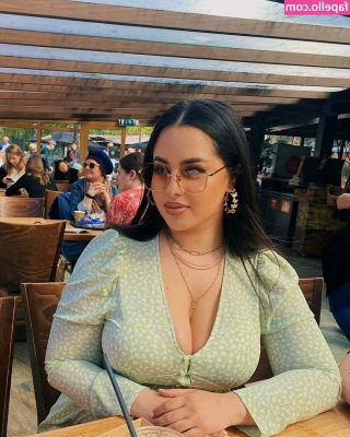Zina Hadid [ zina-hadid ] - Bitch can t even suck a cock right   definitely doesn t deserve my