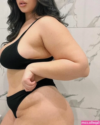 Zina Hadid [ zina-hadid ] - Do you think my pussy could take your cock?