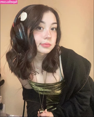 Brigoose - Spreading my pussy through my tights