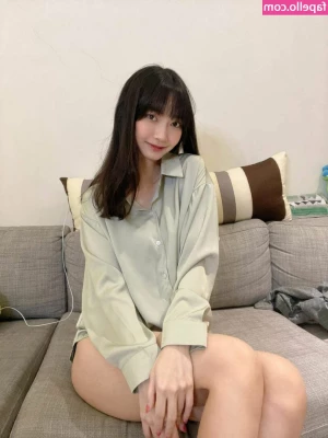 Sandykaka 珊迪 [ sandykaka ] - Mystery Robe How desperate are you to know what's underneath this