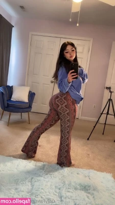 lilbussygirl [ lilbussygirl-10 ] - if you want to see what s under my feet  write me right now