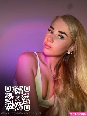 abigailsmith - We was just waking up and cuzzo seen my dick hard  idoghoesss