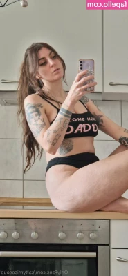 saltymisosoup - Owwwww 🔥 Gosta de ficar olhando bem de pertinho a minha buceta?