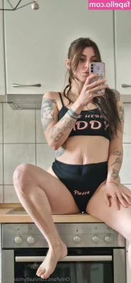 saltymisosoup - Relaxing day…could use some attention tho 😈