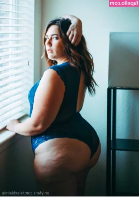 Thecurvyfoxx [ thecurvyfoxx-4 ] - What should my next post be