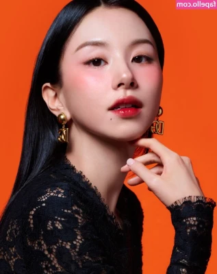 Chaeyoung - bury your face on them🍑 😋
