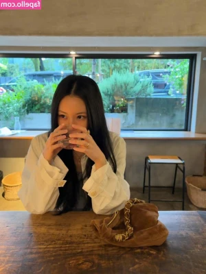 Chaeyoung - Are you there? 😘😘😘