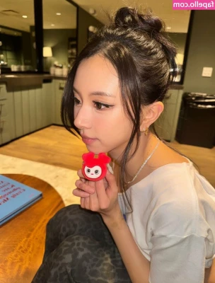 Chaeyoung - me quedo gustando el efecto de camara lenta jajajaja 🐢🌝