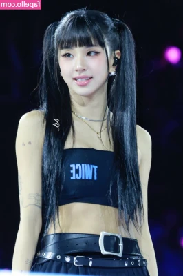 Chaeyoung - Happy Friday!! 💚 From your friendly neighborhood (plant) Daddy