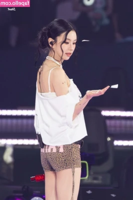 Chaeyoung - you put it on me and you fuck me hard like your bitch in heat 🔥😁